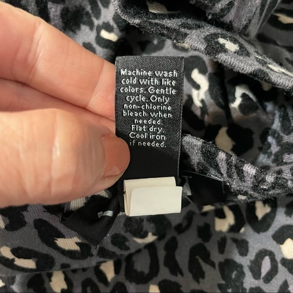 Apt. 9 Gray Animal Print Midi Skirt Jersey Knit Size M - Picture 8 of 8